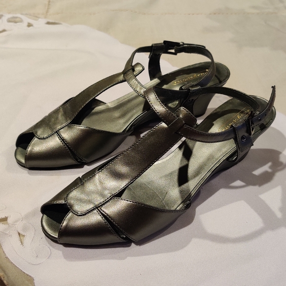 Pewter Easy Spirit Strap Heeled Sandal. - Picture 5 of 8